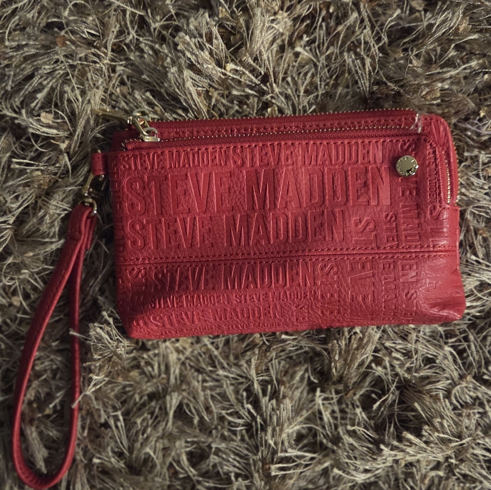 Steve Madden Signature Wristlet